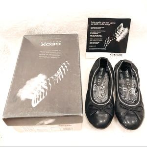 NWT GEOX Black Flats Size 2